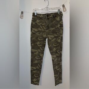 American Eagle Outfitters Green Skinny Jeans with Camouflage Pattern